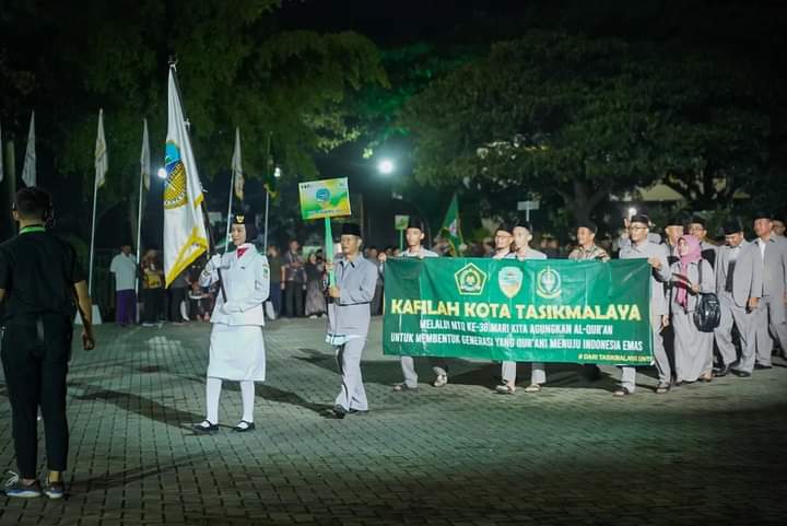 Rombongan kafilah Kota Tasikmalaya saat pawai MTQ di Kabul Bekasi. (Foto: Kominfo)