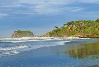 Deretan Gugusan Karang Pantai Padabumi Tasikmalaya. (Foto: Dokpri)