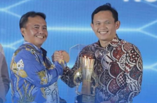 Kota Tasikmalaya meraih 
penghargaan Pembangunan Daerah Terbaik ke 3 Tahun 2024 Kategori Kota. (Foto: Kominfo Kota Tasikmalaya)