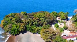 Pesona Pantai Batu Karas, salah satu destinasi wisata Kabupaten Pangandaran Provinsi Jawa Barat. (Photo Istimewa).