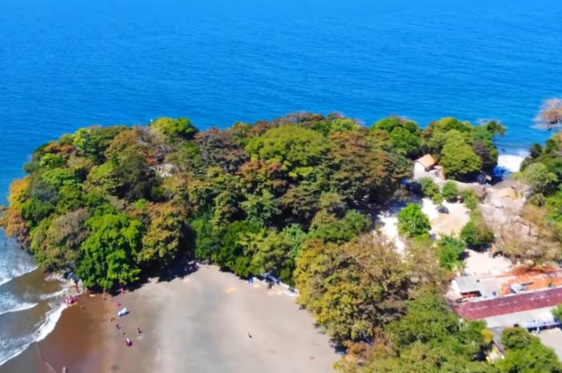 Pesona Pantai Batu Karas, salah satu destinasi wisata Kabupaten Pangandaran Provinsi Jawa Barat. (Photo Istimewa).