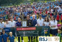 British School Jakarta (BSJ) dengan bangga

menerima penghargaan dari Museum Rekor Indonesia. (Foto: BSJ).
