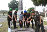 Tabur bunga di Makam Taman Pahlawan dalam memperingati HUT Kodam III/Siliwangi Ke 78