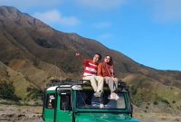 Lautan hamparan pasir berbisik Gunung Bromo menjadi primadona bagi wisatawan. (Poto: Facebook Ahmad Sofwan)