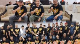 MPC Pemuda Pancasila Kota Tasikmalaya menggelar Halal Bihalal di rumah makan Sambal Hejo. (Poto: Dede Sugiarto)