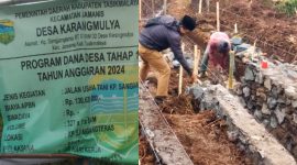Jalan Usaha Tani di Kampung Sangiangteras Desa Karangmulya Kecamatan Jamanis Kabupaten Tasikmalaya. (Poto: Dudi R)
