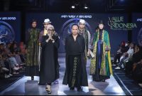 Ket (ki-ka): Hefi Rosyid, Desainer Batik asal Probolinggo dengan Andy Sugix, Desainer Value of Andy Sugix & Founder VOI Fashion Day