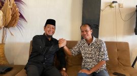 Foto Pemerhati Politik Banua Kadarisman bersama Yartono usai berbincang -bincang seputar Politik Bartim 2024