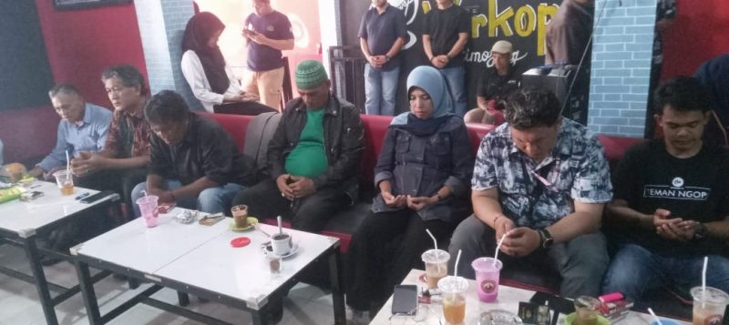 Poto kehadiran pendamping Desa saat acara penyerahan rekomendasi Partai kepada salah satu Bakal calon Bupati Enrekang di Warkop Latimojong Enrekang