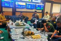 PJ Walikota Tasikmalaya saat menerima aspirasi yang diwakili para Ketua Ormas/LSM. (Poto dokpri)