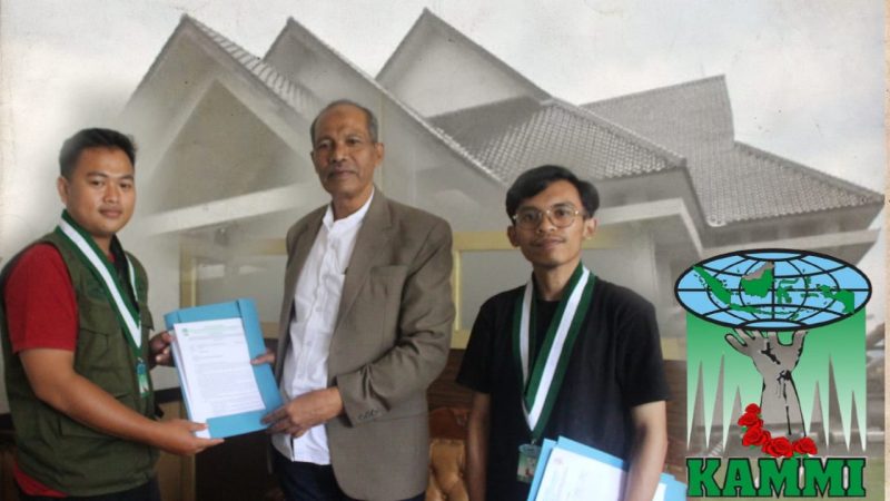 PD KAMMI Tasikmalaya saat memberikan surat kepada Fraksi PDI-P DPRD Kota Tasikmalaya 