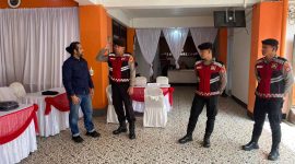 Ketua KPU Enrekang bersama aparat kepolisian di hari pertama pendaftaran Pilkada 2024