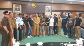PJ Walikota Tasikmalaya saat menerima aspirasi Forum Parlemen Pemerhati Pendidikan 