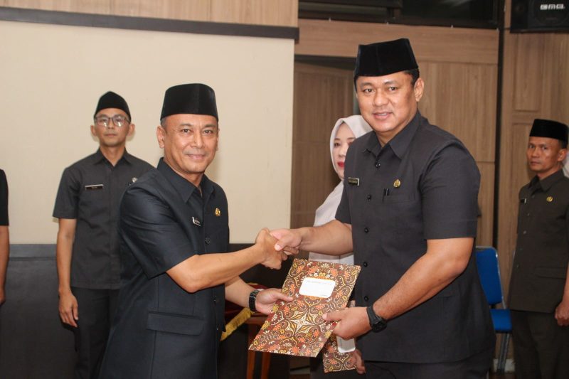 PJ Sekda Kota Tasikmalaya Drs. Asep Goparullah, M.Pd dan Yogi Subarkah, S.STP. M.Si Camat Cihideung. (Dokpri).