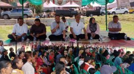 Pasangan FBT-MO saat temu muka dengan masyarakat di lapangan sepak bola desa Tinada kecamatan Tinada kabupaten Pakpak Bharat 