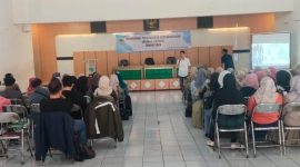 Para kader saat menyimak sosialisasi Rumah Dataku di Gedung Galih Prawesti Kota Tasikmalaya.