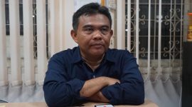 Kepala Dinas Lingkungan Hidup Kab Garut seusai mengikuti Focus Group Discussion Manajemen Pengelolaan Sampah yang dilaksanakan di Kantor Badan Perencanaan Pembangunan Daerah (Bappeda) Kabupaten Garut, Jalan Patriot, Kecamatan Tarogong Kidul, Kabupaten Garut, Jum'at (31/1/2025).