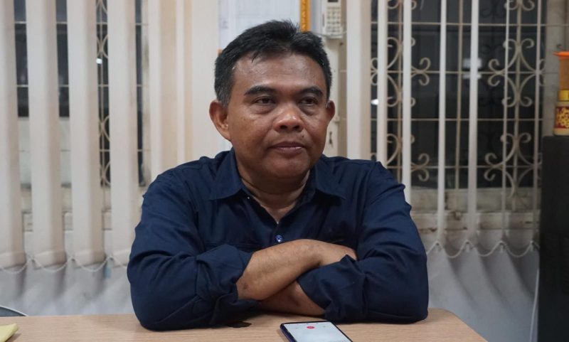 Kepala Dinas Lingkungan Hidup Kab Garut seusai mengikuti Focus Group Discussion Manajemen Pengelolaan Sampah yang dilaksanakan di Kantor Badan Perencanaan Pembangunan Daerah (Bappeda) Kabupaten Garut, Jalan Patriot, Kecamatan Tarogong Kidul, Kabupaten Garut, Jum'at (31/1/2025).