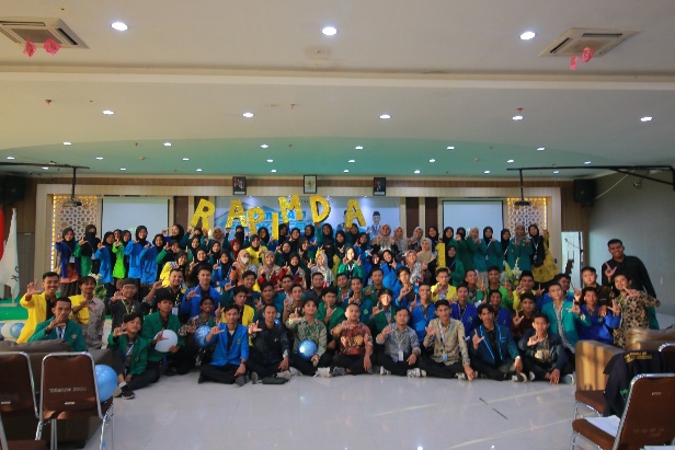 Panitia dan peserta RAPIMDA I FSLDK Aceh pada akhir sesi sidang rapat pleno di Dinas Syariat Islam, Banda Aceh, Sabtu (31/5/2025).