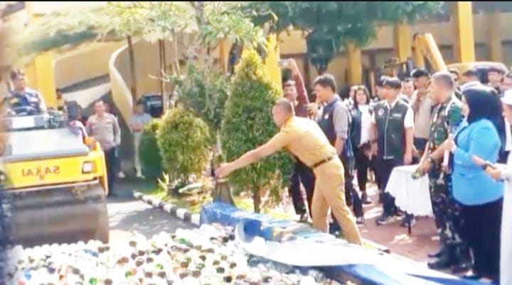 Pemusnahan ribuan botol miras di Mapolres Kota Bogor 