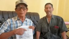 Sukri bersama rekan