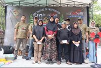 Kegiatan santunan anak yatim-piatu saat Perayaan satu dekade Avanza Xenia Solution (AXS) Tasik Sadulur di Bukit Nangreu, Galunggung