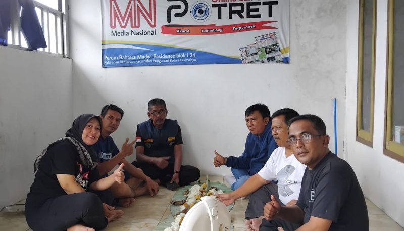 Sederhana sarat makna, Redaksi Media Nasional Potret sedang Munggahan bersama jajaran wartawan 