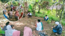 Ket : para peziarah dari Dusun/Desa Bojongmalang Kecamatan Cimaragas Kab Ciamis Jawa Barat | Dokpri