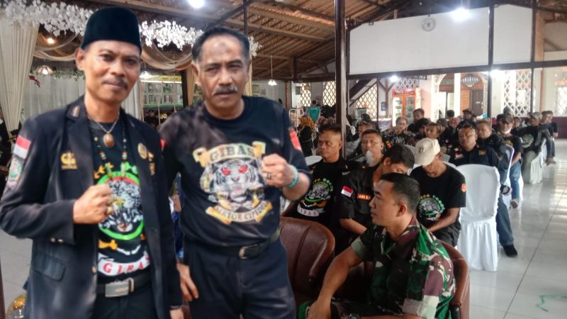 Ket : Maksum Sagara Ketua Sektor Gibas Tamansari dan H. Agus Ridwan Ketua Resort Gibas Kota Tasikmalaya 