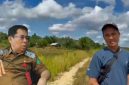 Ket Poto : Kepala Dinas PUPR Perkim Barito Timur, Yumail J Paladuk dan Ketua BPD Irianus