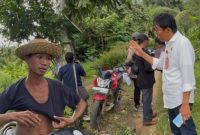 Foto Edianto berdebat dengan Kadis PUPR Bartim Yumail J Paladuk saat kunjungan lapangan