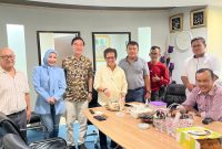 Ket Poto: Batik warna Coklat (ketiga dari Kanan) : Kuasa Direksi PT. Javana Artha Buana (PT. JAB), Rony Pasanea.