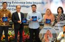 Foto 1 (dari kiri ke kanan): dr. Gagas; dr. Rochsismandoko, Sp.PD, KEMD, FINASIM, FACE; dr. Marshell Tendean, Sp.PD-KEMD, FINASIM; dr. Khomimah, Sp.PD-KEMD, FINASIM; dan Leona A. Karnali, CEO Primaya Hospital Group, berfoto bersama dalam acara Seminar Metabolic Endocrine Primaya Hospital yang diselenggarakan pada Juli 2026.