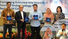 Foto 1 (dari kiri ke kanan): dr. Gagas; dr. Rochsismandoko, Sp.PD, KEMD, FINASIM, FACE; dr. Marshell Tendean, Sp.PD-KEMD, FINASIM; dr. Khomimah, Sp.PD-KEMD, FINASIM; dan Leona A. Karnali, CEO Primaya Hospital Group, berfoto bersama dalam acara Seminar Metabolic Endocrine Primaya Hospital yang diselenggarakan pada Juli 2026.