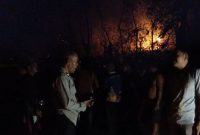 Camat Paku Apresiasi Kesigapan Warga Saat Pimpin Langsung Penanganan Karhutla di Perbatasan Desa Tampa dan Tarinsing
