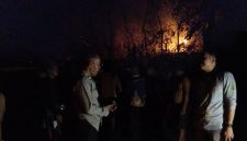 Camat Paku Apresiasi Kesigapan Warga Saat Pimpin Langsung Penanganan Karhutla di Perbatasan Desa Tampa dan Tarinsing