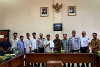 Audiensi bersama DPRD, Dishub, PUPR, dan PT KAI Daop 2 Bandung menghasilkan respons positif terhadap gagasan pengembangan kereta api lokal sebagai penggerak konektivitas dan pertumbuhan wilayah.