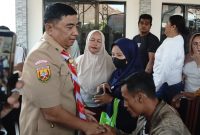 Bupati Garut, Abdusy Syakur Amin, mengunjungi keluarga korban musibah tenggelamnya Kapal Virgo rute Surabaya–Banjarmasin di halaman Masjid Al-Hasbi, Kecamatan Karangpawitan, Kabupaten Garut, Senin (14/9/2026).