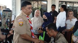 Bupati Garut, Abdusy Syakur Amin, mengunjungi keluarga korban musibah tenggelamnya Kapal Virgo rute Surabaya–Banjarmasin di halaman Masjid Al-Hasbi, Kecamatan Karangpawitan, Kabupaten Garut, Senin (14/9/2026).