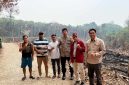 Foto JM Idat saat cek lokasi ladang Yadi dan Subarno di Hayaping