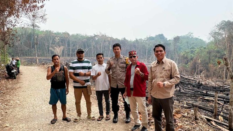 Foto JM Idat saat cek lokasi ladang Yadi dan Subarno di Hayaping